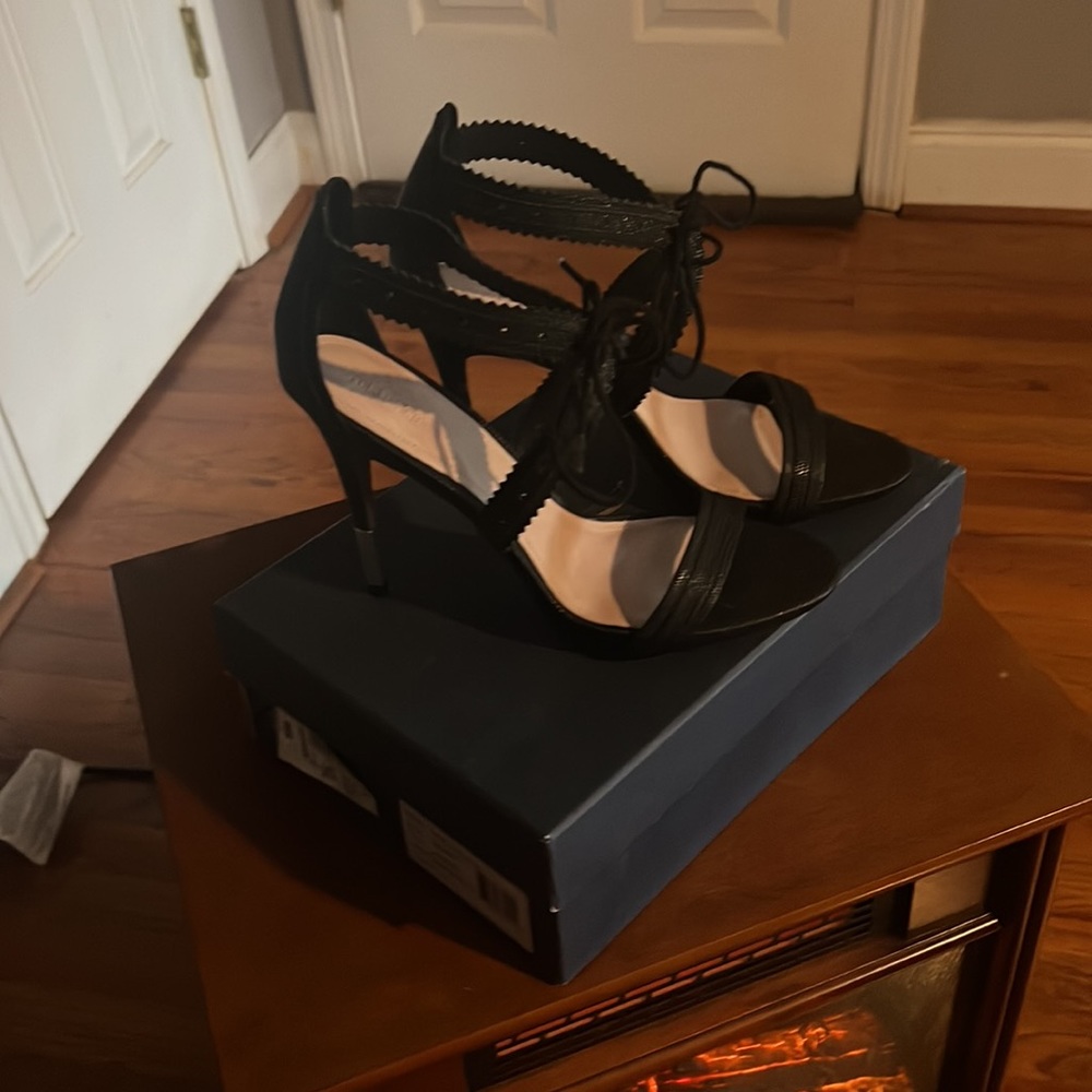 Designer Shoes - Picture 2 of 6